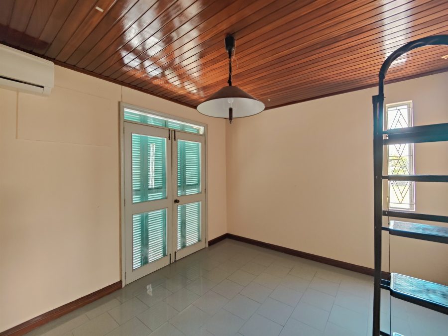 Triplex at Pereybere photograph 3