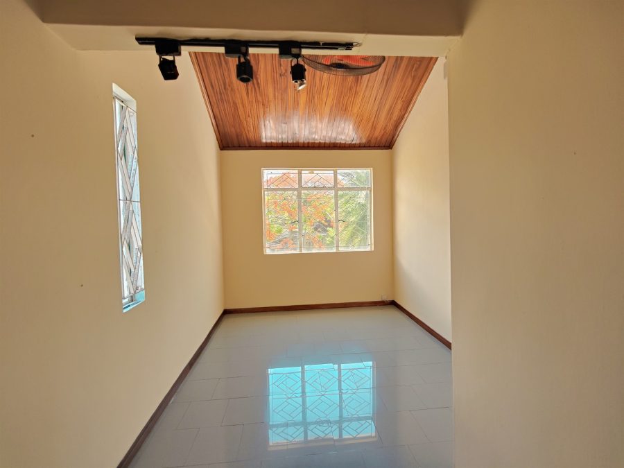 Triplex at Pereybere photograph 4