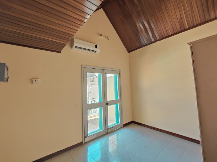 Triplex at Pereybere photograph 6