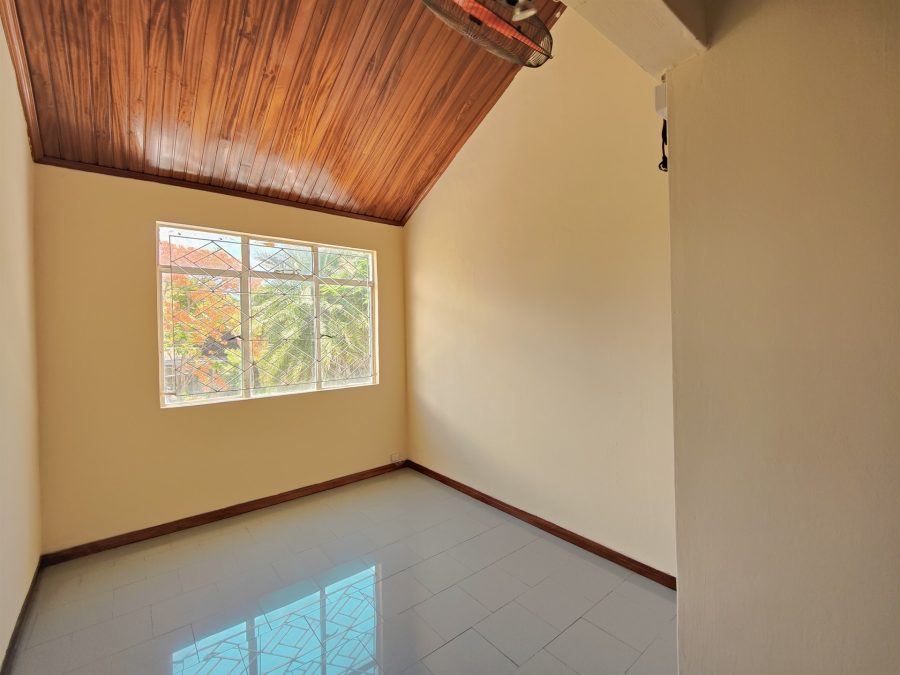 Triplex at Pereybere photograph 7