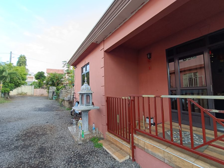 House in Fond du Sac - first position in a family yard photograph 9