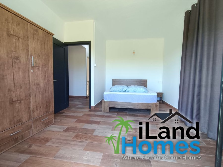 Modern Duplex at Balaclava photograph 8