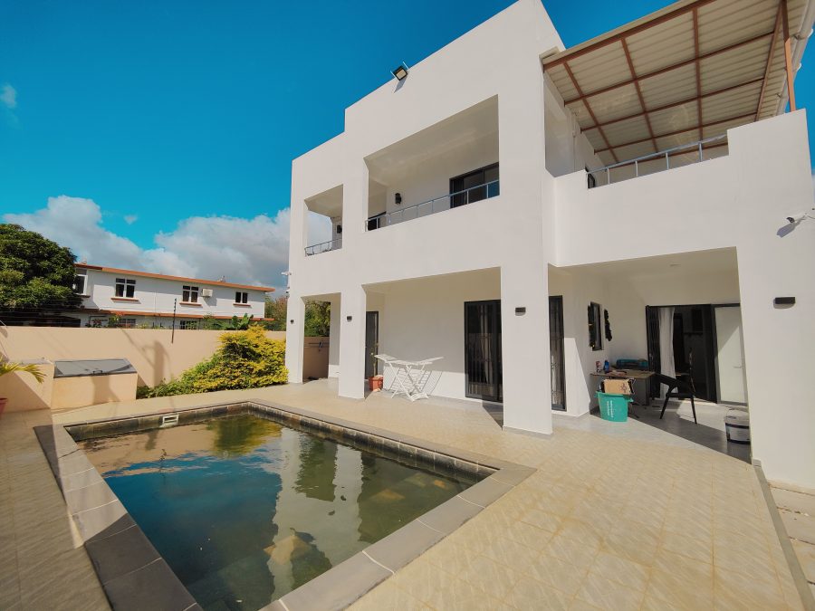 Modern Villa – Pointe aux Piments photograph 2