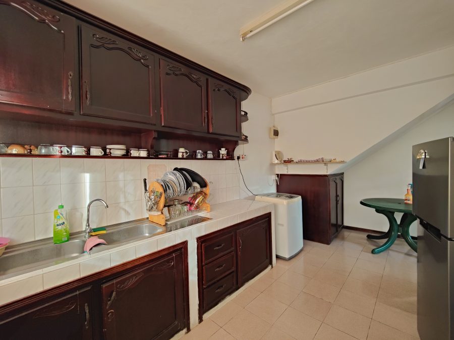 Beachfront Villa in Mont Choisy photograph 4