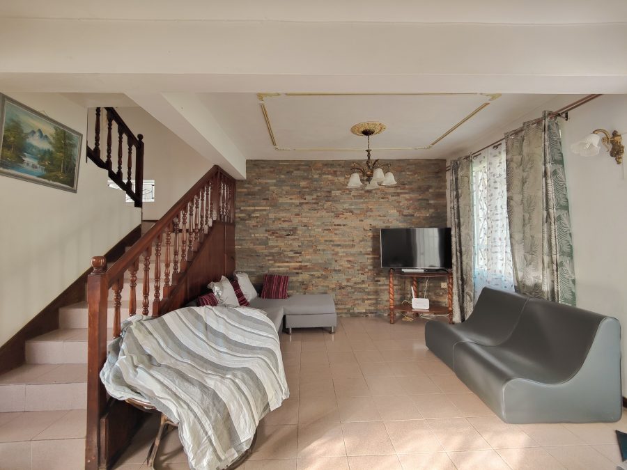 Beachfront Villa in Mont Choisy photograph 3