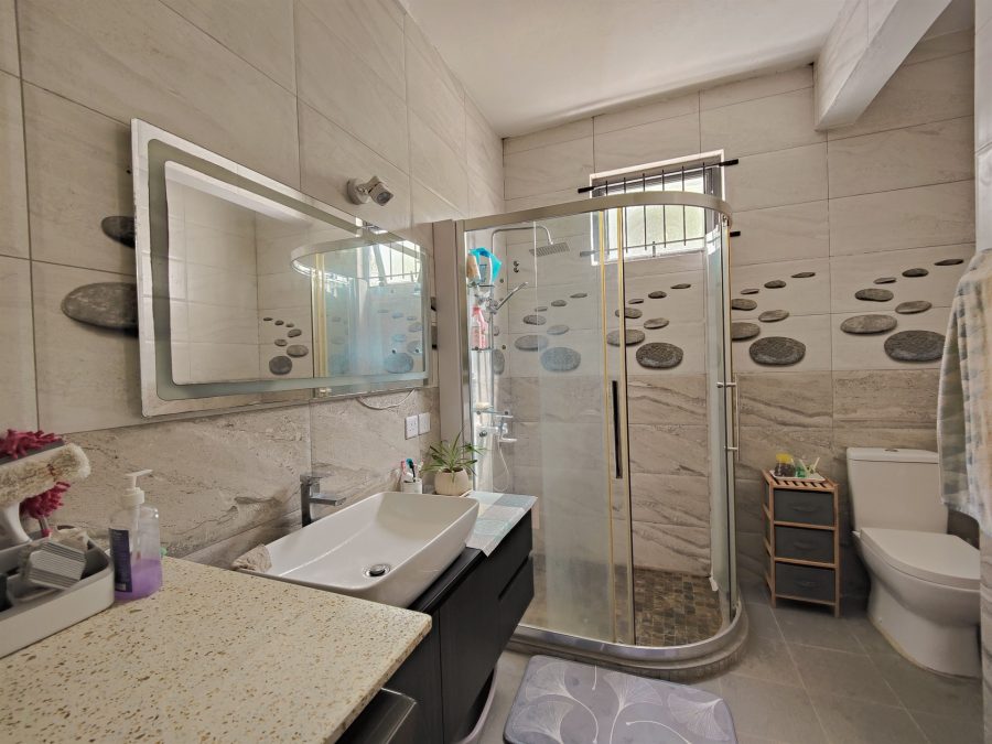 Ground floor Apartment at Mont Choisy photograph 4