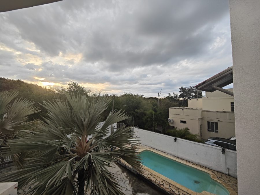 Duplex at Balaclava photograph 11