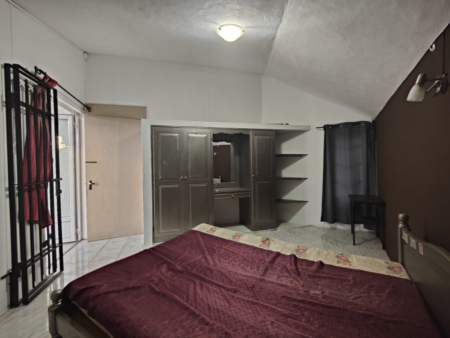 Duplex at Balaclava photograph 7