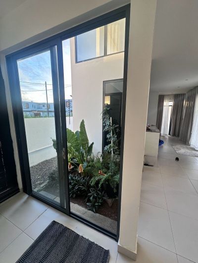 🏡 Newly Built Villa for Sale – Chemin 20 Pieds photograph 8